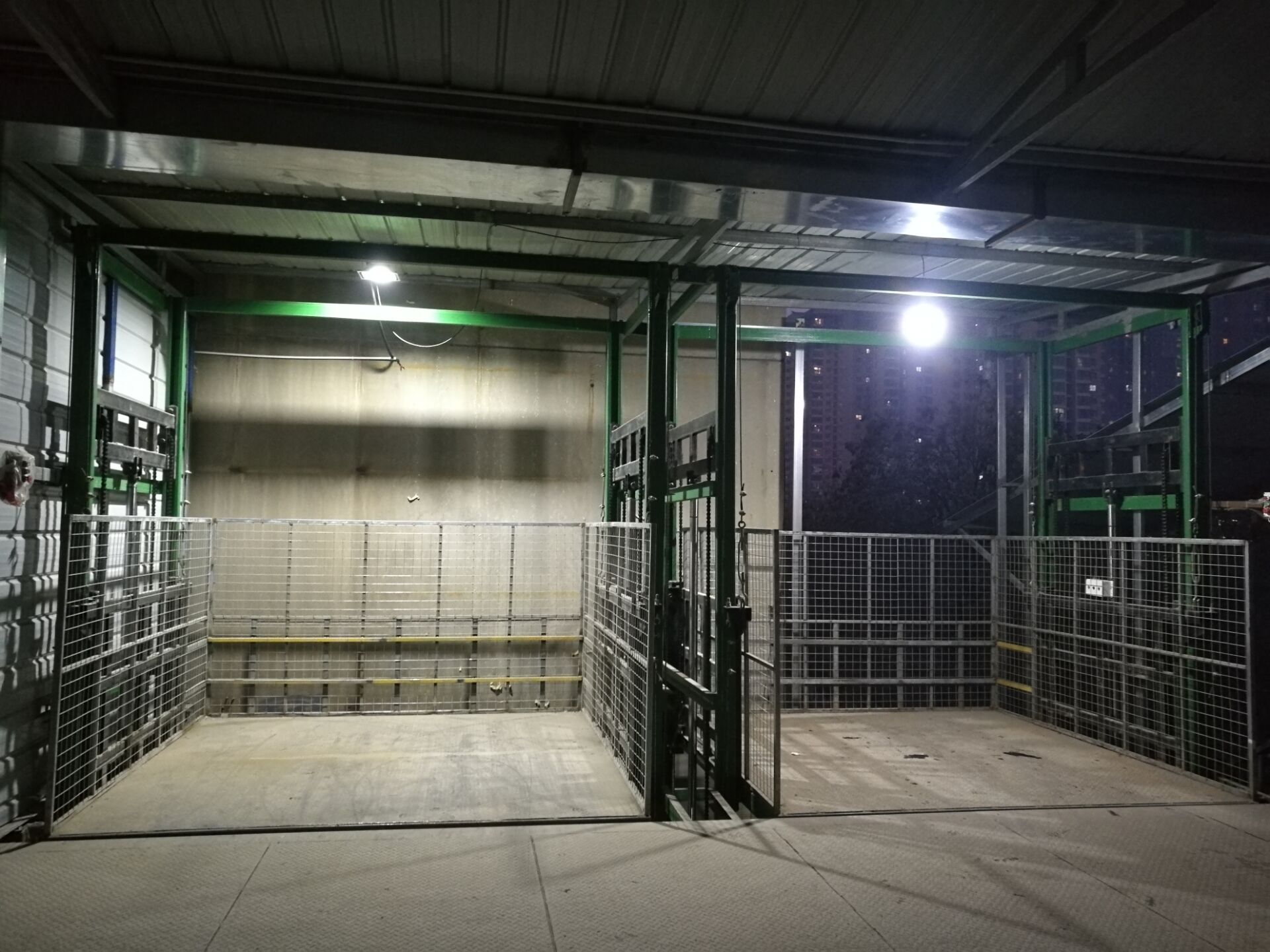 導軌式升(shēng)降機